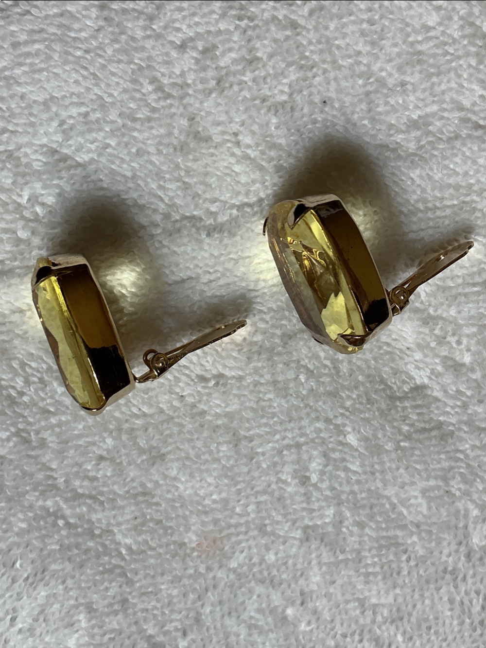 Vintage Yellow Cushion-Cut Glass Clip-on Earrings - Picture 2 of 6